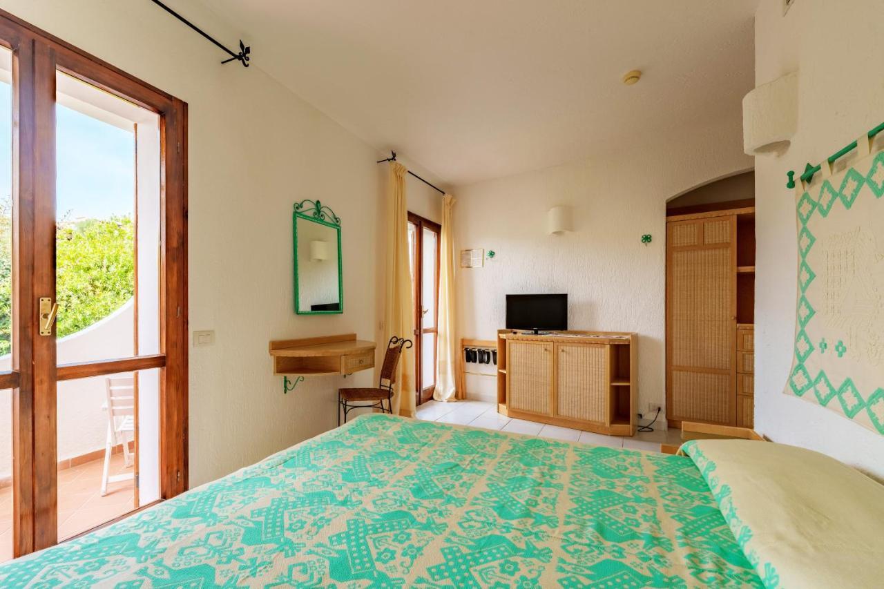 Hotel Punta Est Бая Сардиния Екстериор снимка