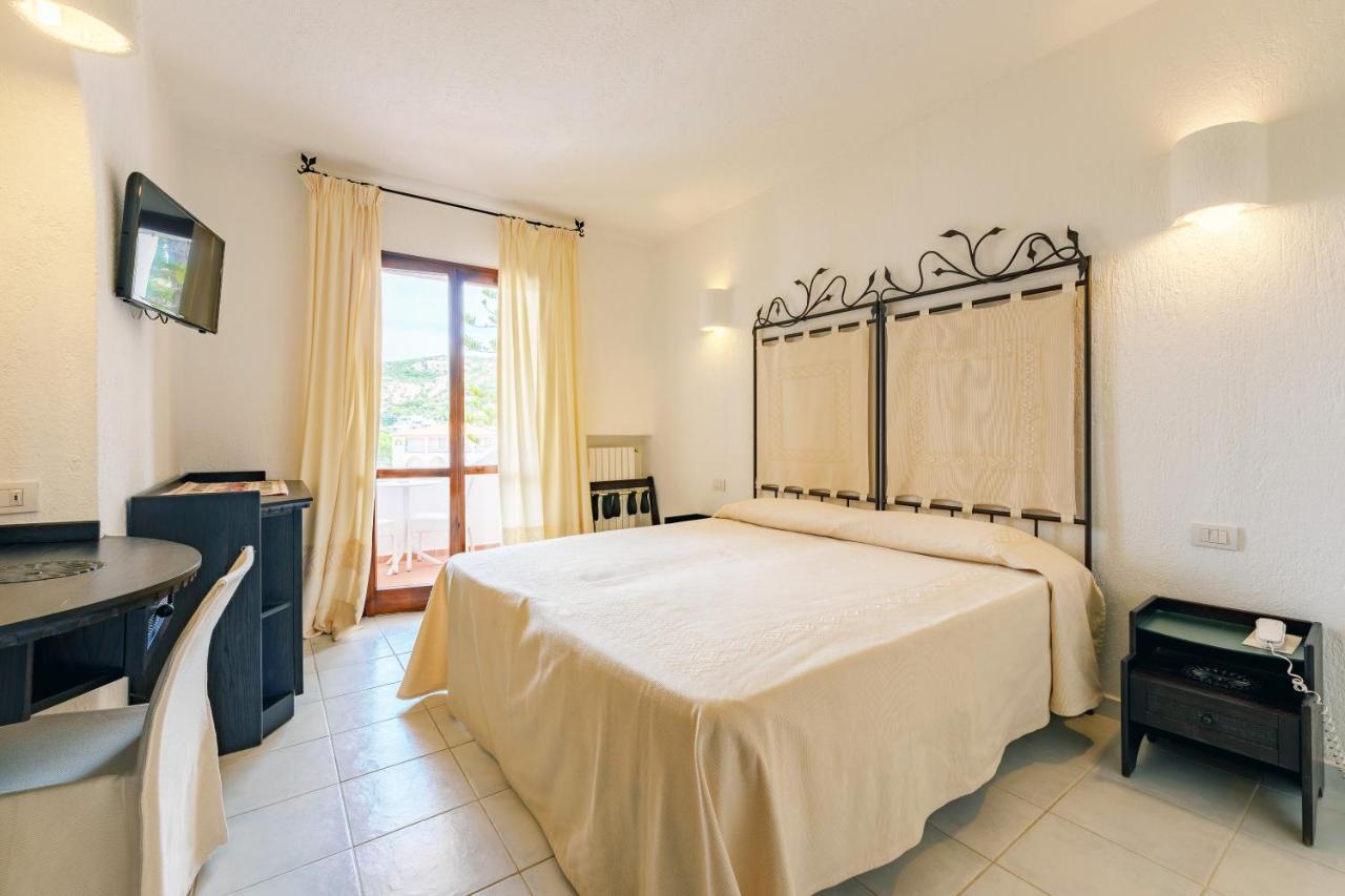 Hotel Punta Est Бая Сардиния Екстериор снимка