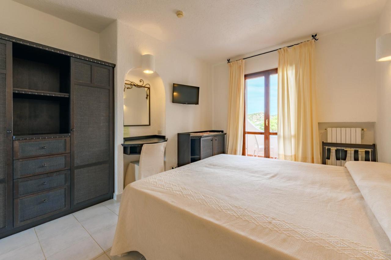 Hotel Punta Est Бая Сардиния Екстериор снимка