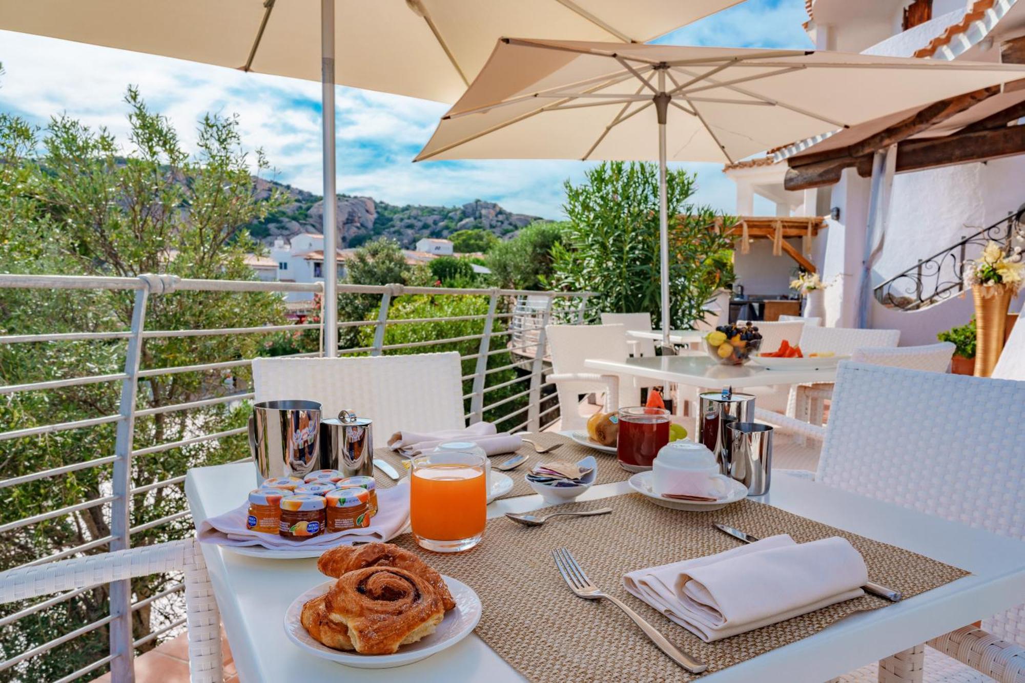 Hotel Punta Est Бая Сардиния Екстериор снимка