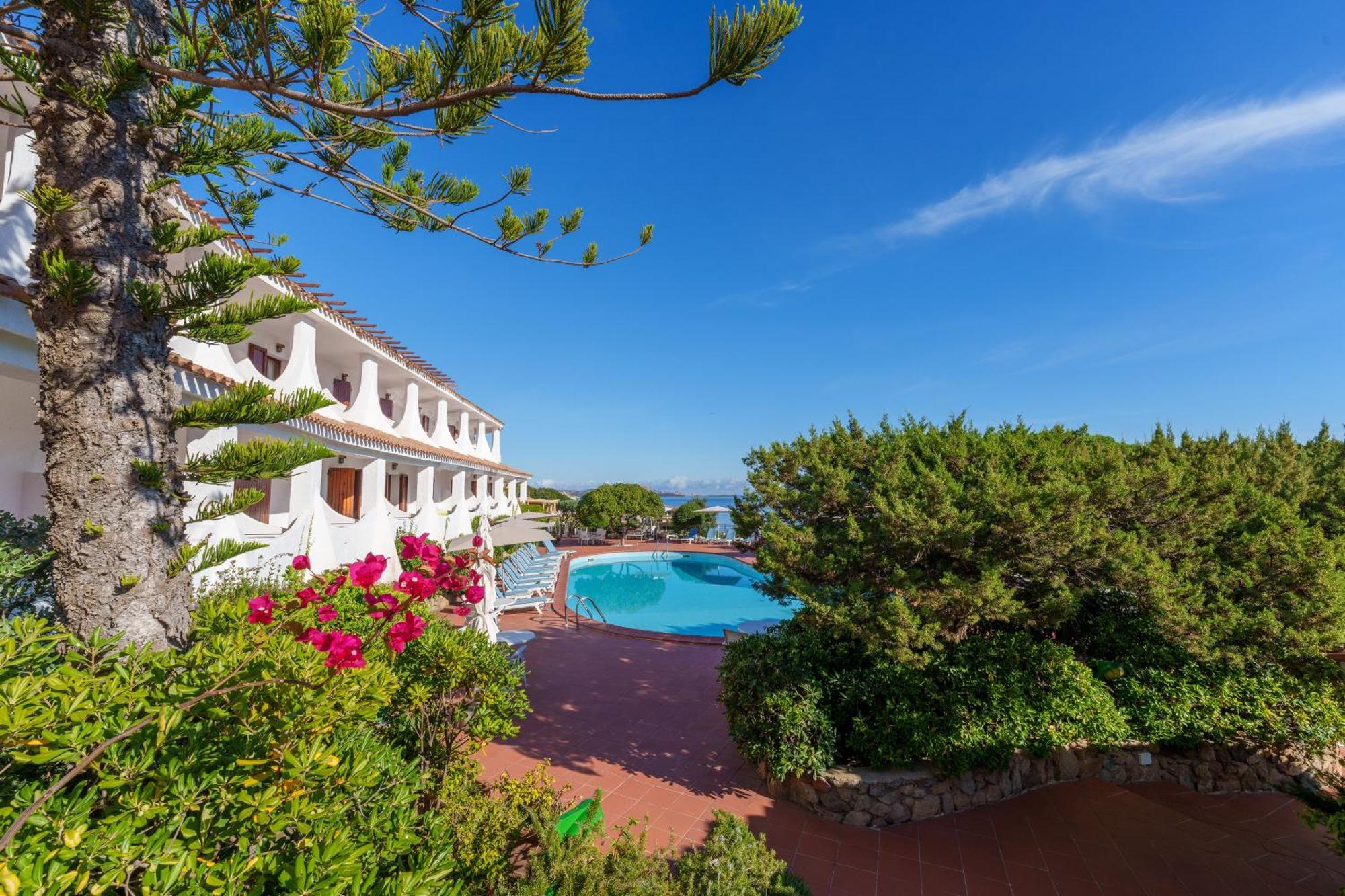 Hotel Punta Est Бая Сардиния Екстериор снимка