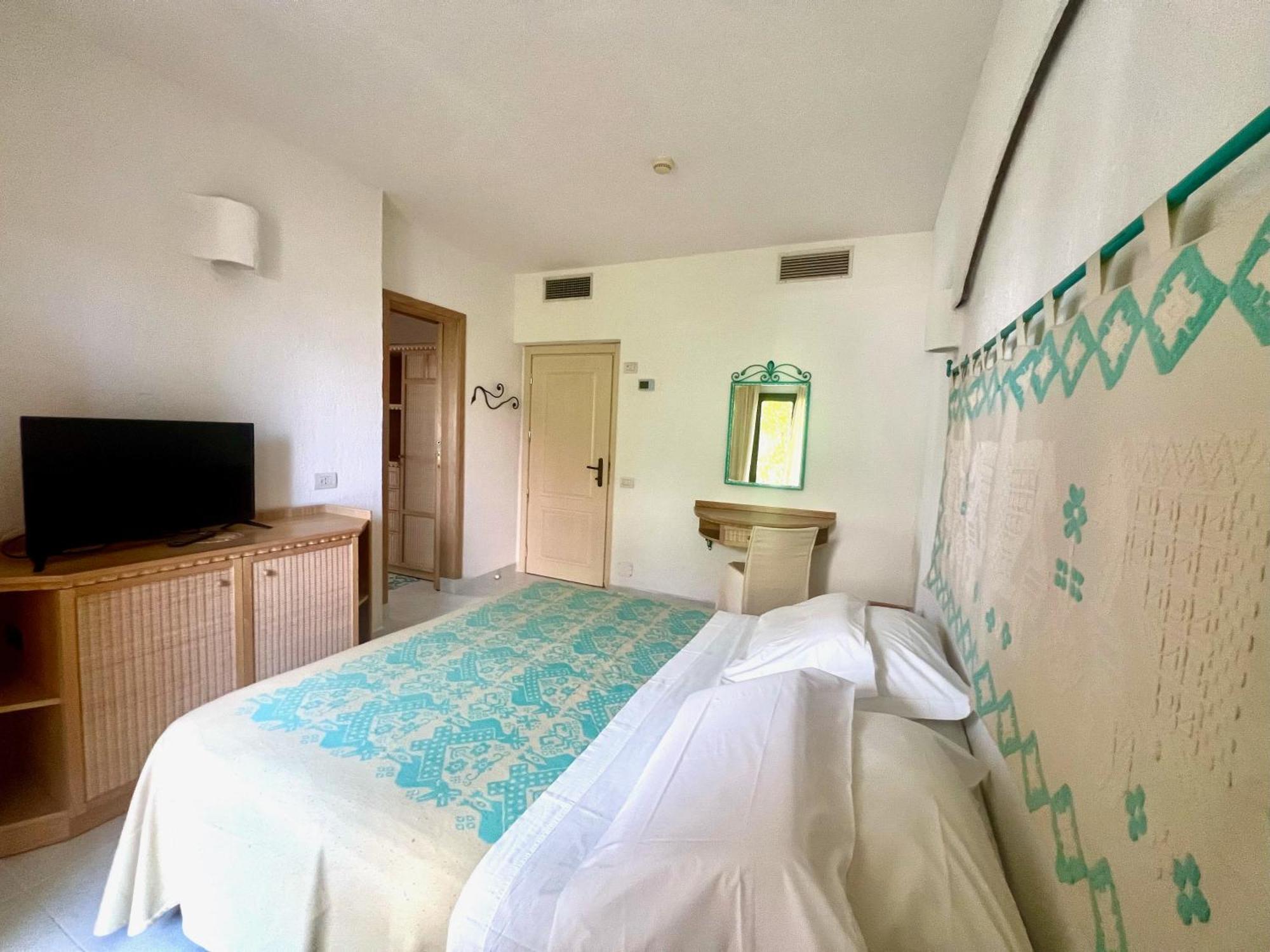 Hotel Punta Est Бая Сардиния Екстериор снимка