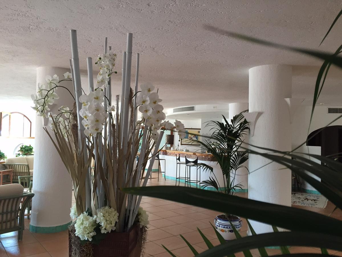 Hotel Punta Est Бая Сардиния Екстериор снимка